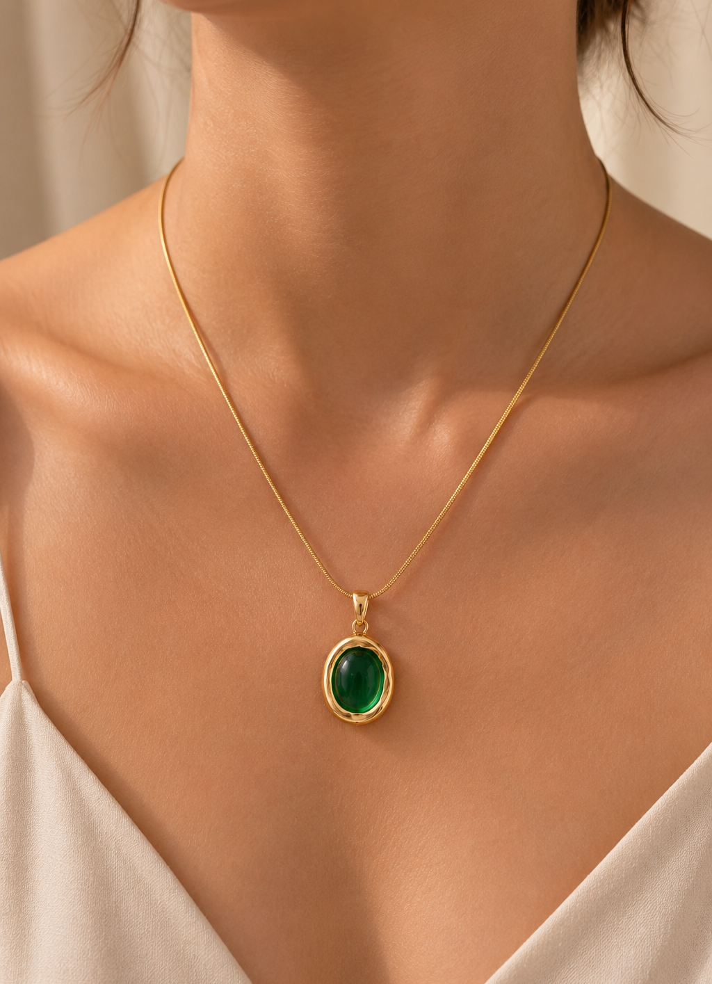 Green Cabochon Pendant Necklace