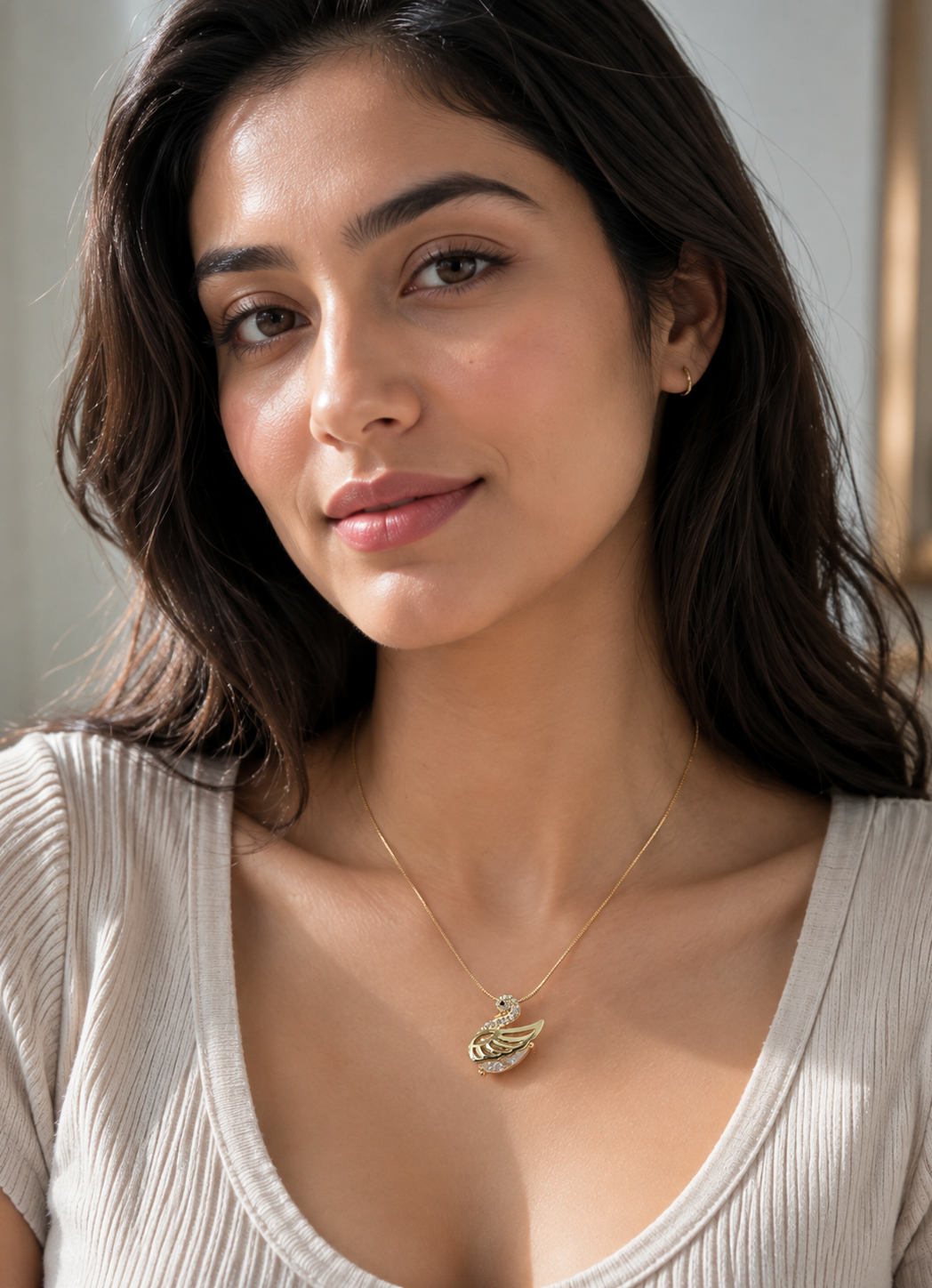 Elegant Swan Crystal Pendant Necklace