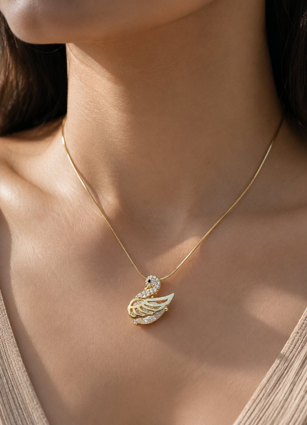 Elegant Swan Crystal Pendant Necklace