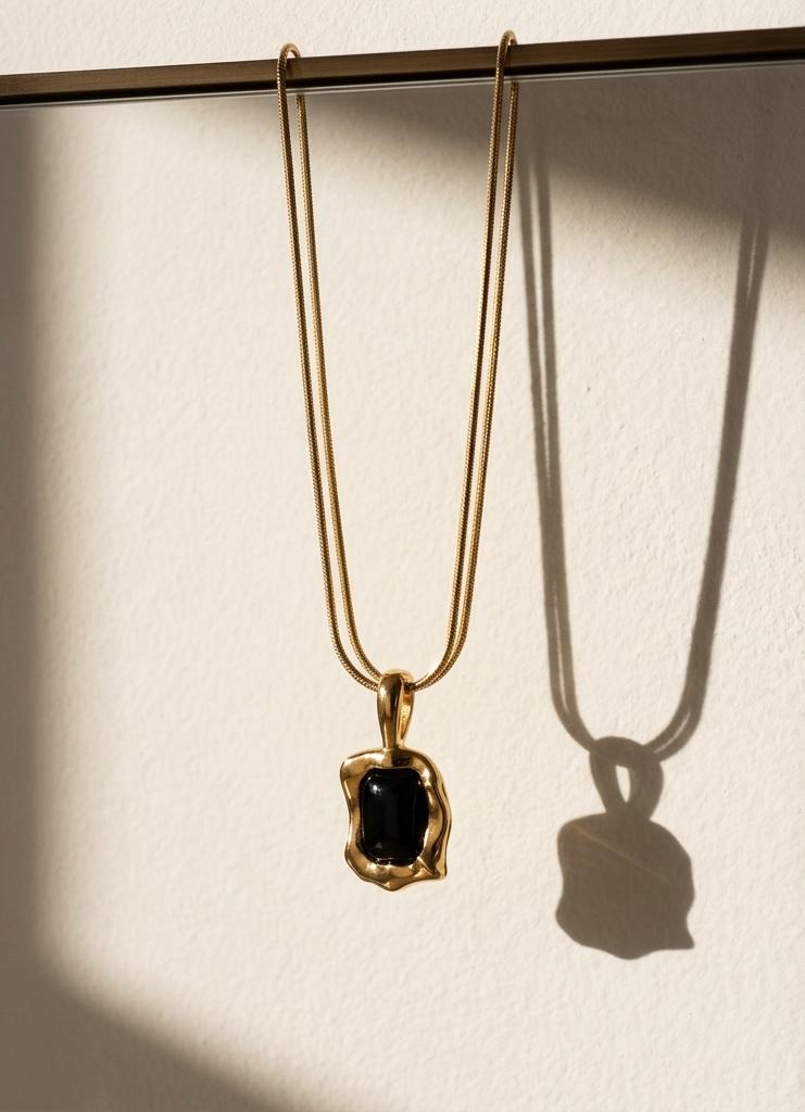 Black Curved Stone Gold Pendant Necklace