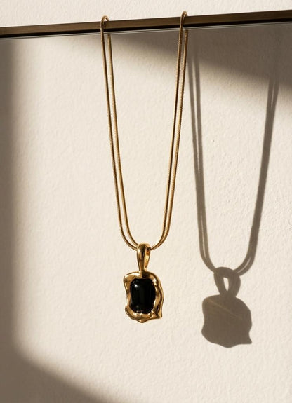 Black Curved Stone Gold Pendant Necklace