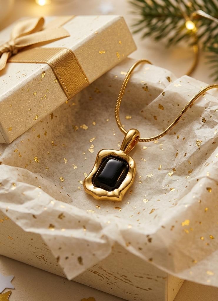 Black Curved Stone Gold Pendant Necklace