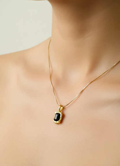 Black Curved Stone Gold Pendant Necklace
