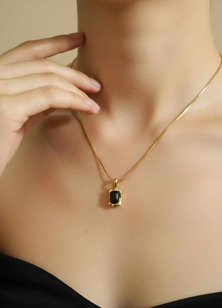 Black Curved Stone Gold Pendant Necklace