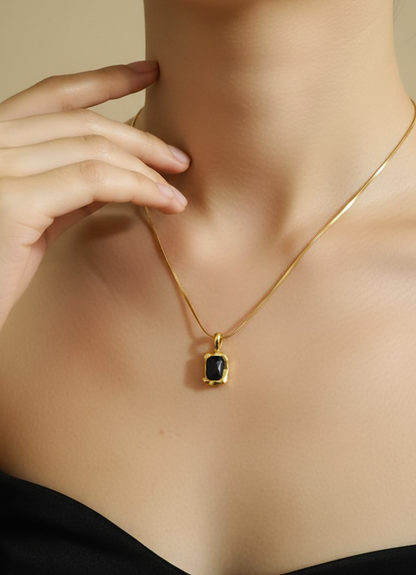 Black Curved Stone Gold Pendant Necklace