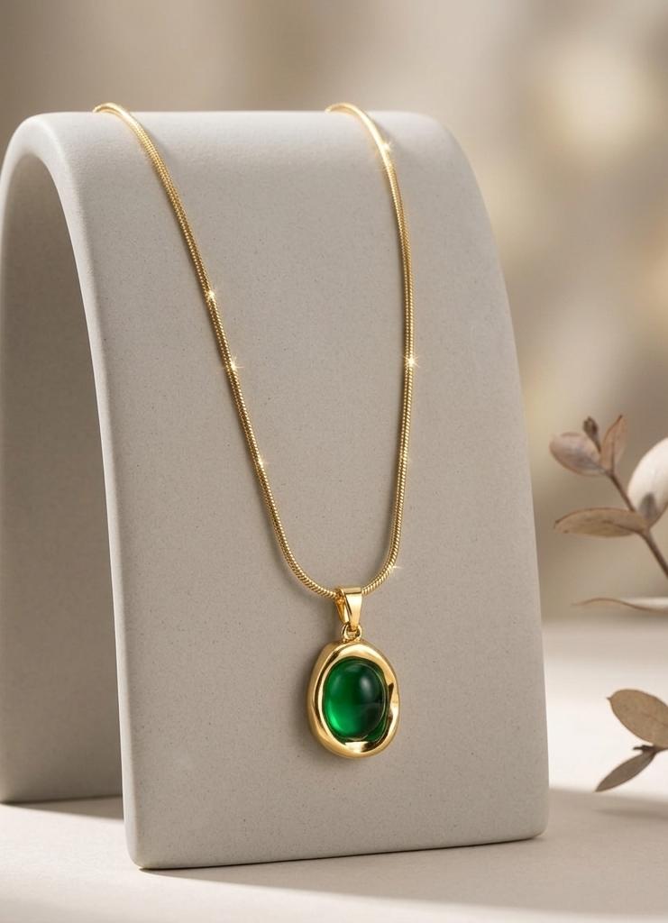 Green Cabochon Pendant Necklace