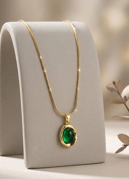 Green Cabochon Pendant Necklace